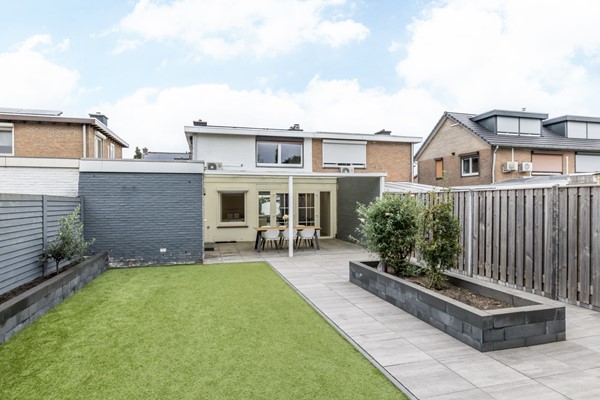 Foto - Te koop: Instapklaar gemoderniseerde geschakelde 2 onder 1 kap woning met voldoende woonoppervlakte, garage, berging en tuin in Simpelveld (Huls)